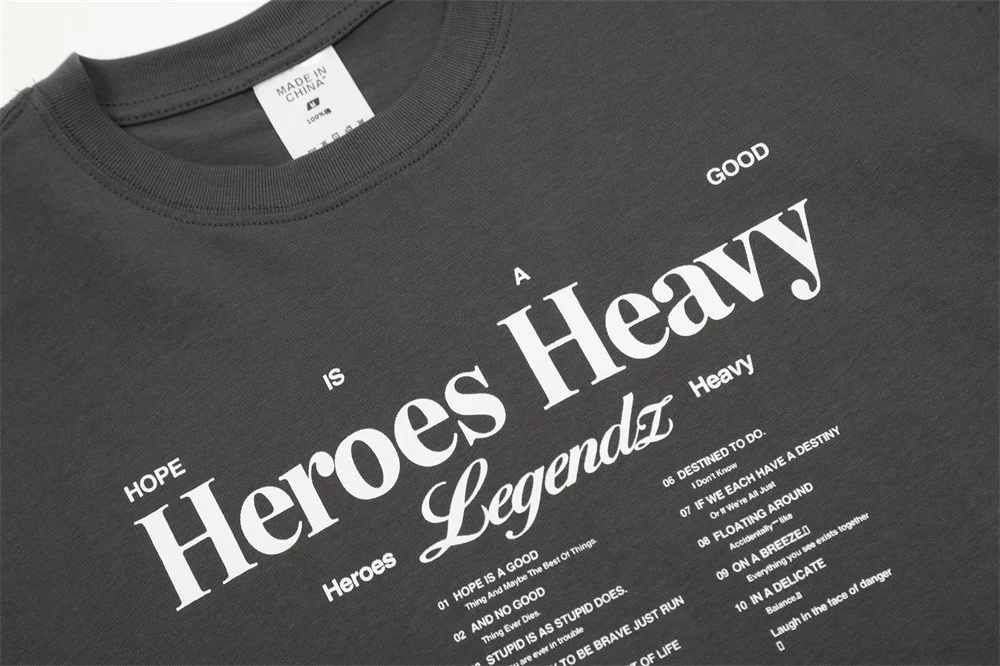 Camiseta masculina de manga curta com estampa de letras. Conforto e estilo para o dia a dia. Perfeita para um visual casual e moderno. — foto 9