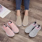 Breathable casual sports shoes with mesh design, perfect for older adults. Experience comfort and airflow with these lig — photo 3