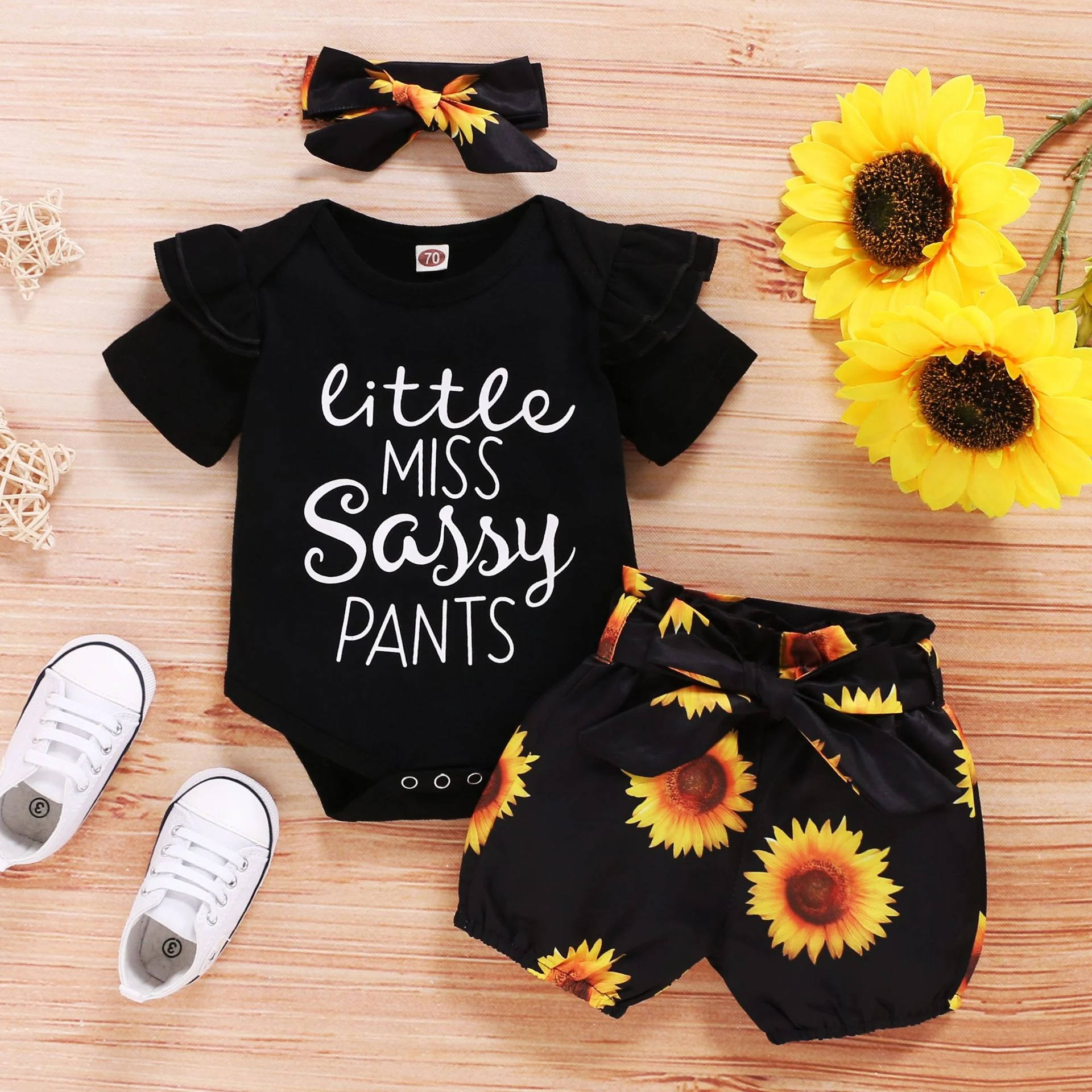 Conjunto de 3 peças para bebê Jaqueta com letras de manga curta Shorts de girassol Roupa infantil fofa e confortável para dias ensolarados — foto 11