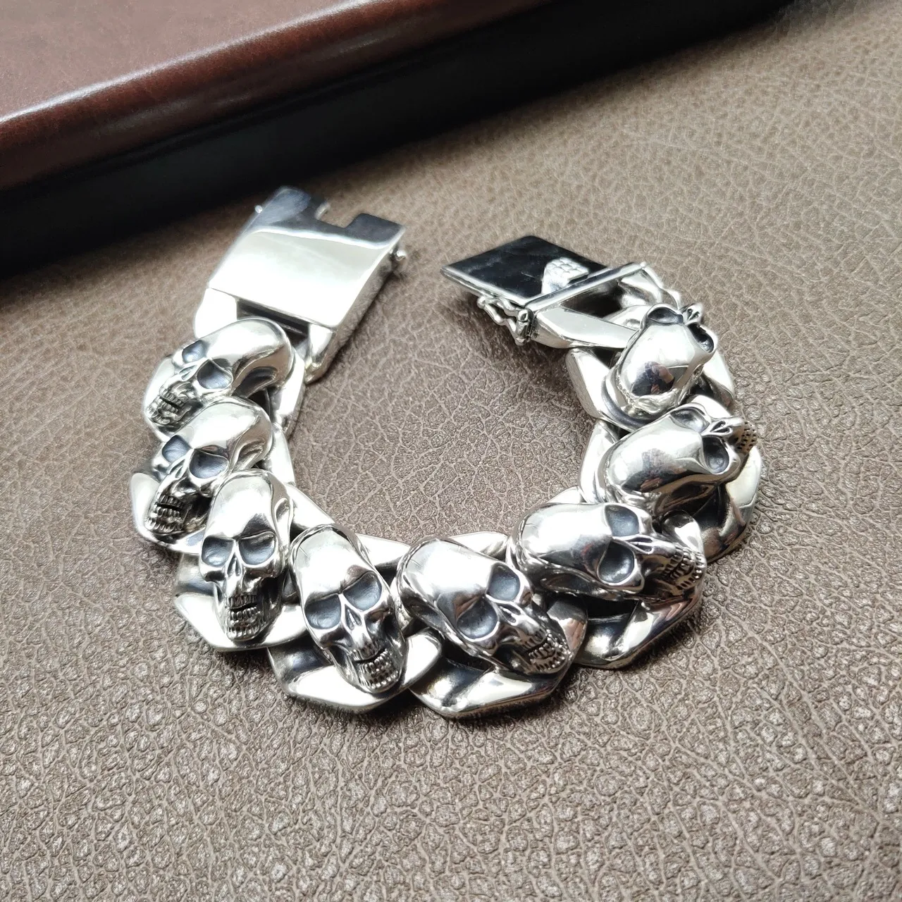 Pulseira de Pena e Caveira de Personalidade S925 para Homens Expresse sua personalidade com estilo! Uma pulseira única, perfeita para um visual marcante e autêntico. — foto 3