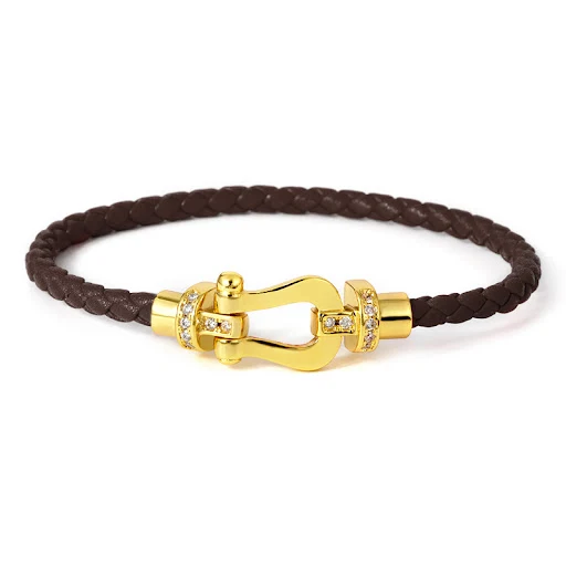 Title 18, Pulseira magnética de fivela