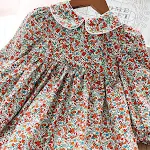 Vestido longo floral de algodão para meninas, com mangas compridas e estampa delicada, perfeito para um visual charmoso e confortável em diversas ocasiões. — foto 3