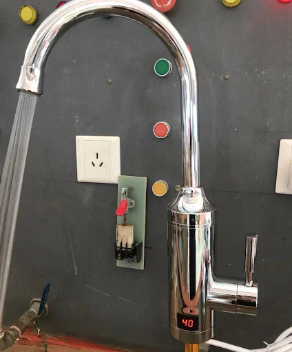 Title 9, Hot and Cold Water Faucet for Kitchen and Bathr...
