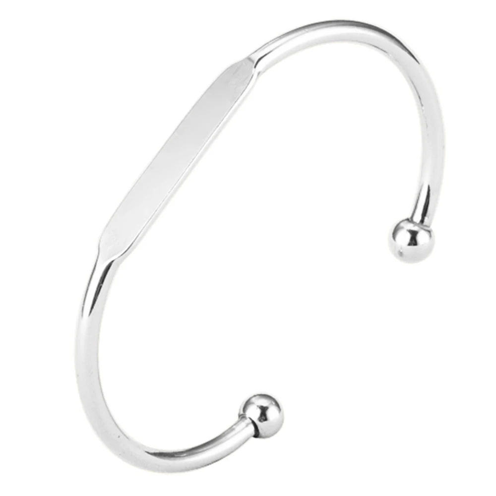 Pulseira Feminina em Formato de C com Banho Dourado Brilhante. Design Sofisticado e Elegante. Acessório Perfeito para um Look Moderno e Charmoso. — foto 6