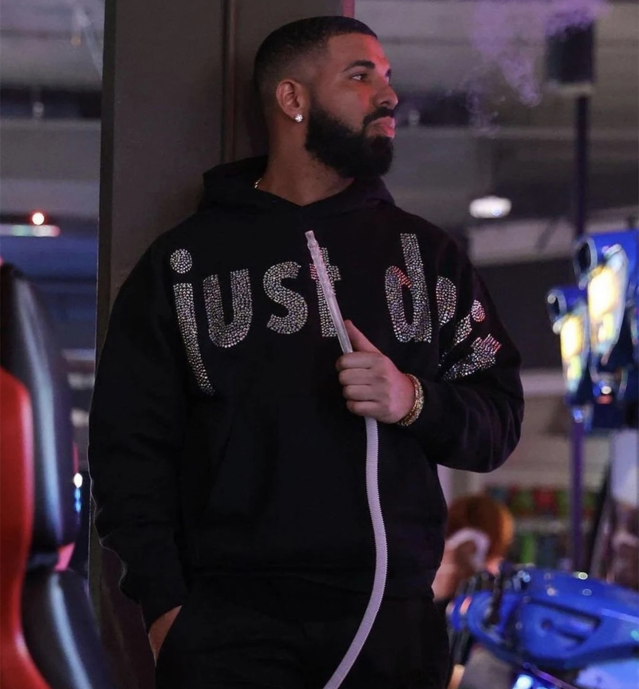 Suéter Pullover de Algodão Solto Rap para Conforto e Estilo Urbano. Perfeito para um Visual Descontraído e Moderno. — foto 6