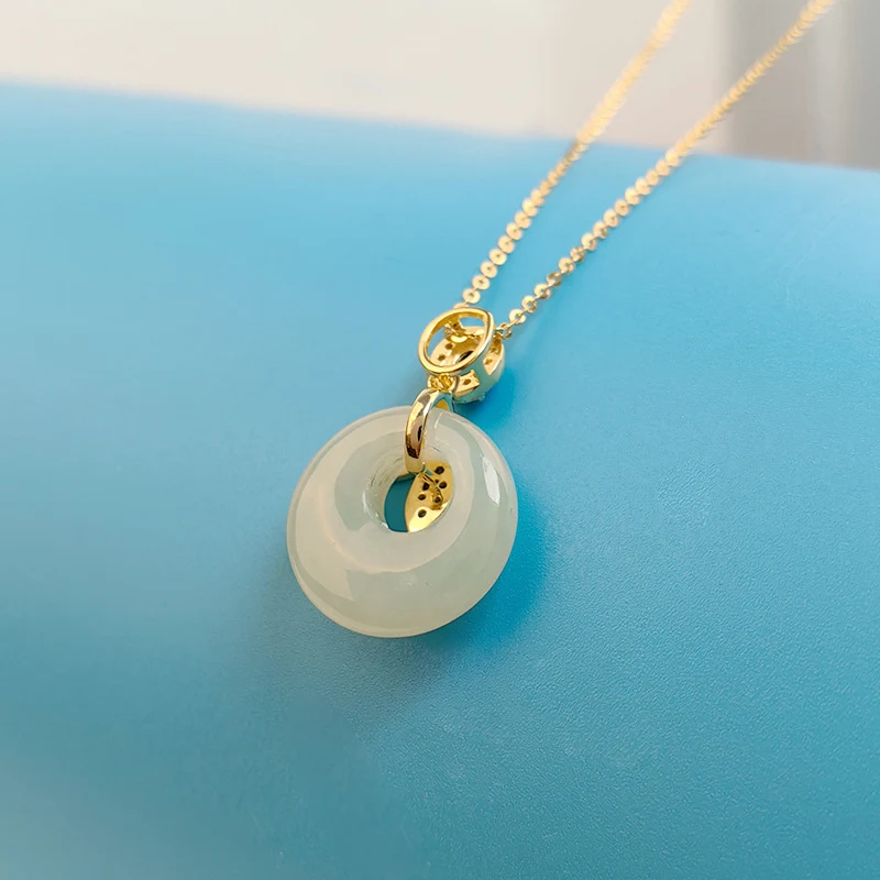 Colar de Jade Hetian com fivela da paz em prata esterlina S925. Desfrute da serenidade e estilo. Perfeito para uso diário. — foto 4