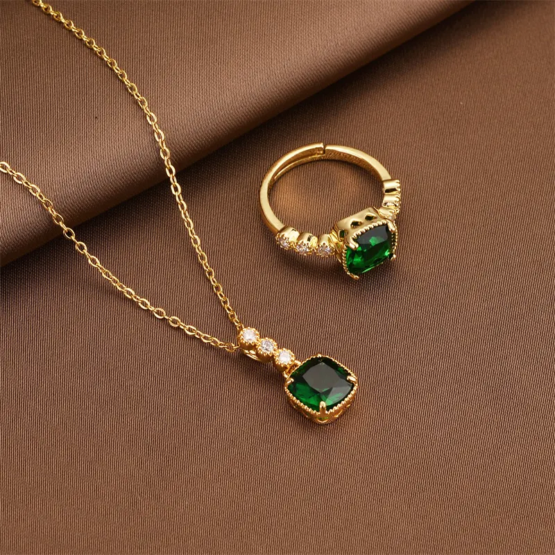 Colar com pingente de gema quadrada esmeralda, micro-incrustado, para um toque elegante e sofisticado ao seu visual. — foto 5