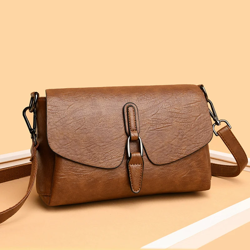 Bolsa transversal feminina retro, combinação perfeita para qualquer look. Carregue seus itens essenciais com estilo e praticidade no dia a dia. — foto 6