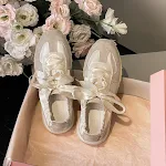 Retro jogging sneaker met platte zool en ademend ontwerp. Comfortabele hardloopschoen met stijlvolle stiksels voor optimale prestaties en draagcomfort. — foto 4