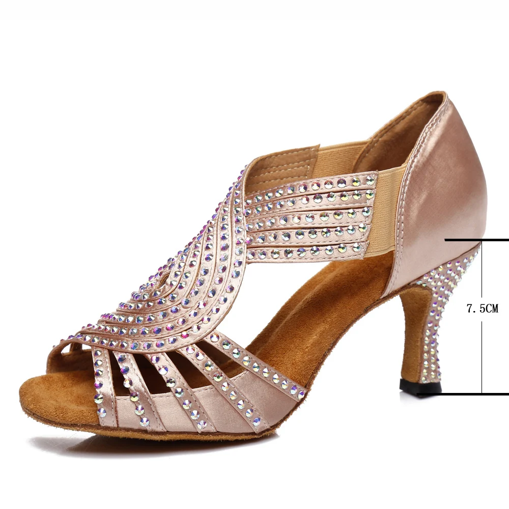 Scarpette da ballo latino con diamanti colorati tacco alto e suola morbida. Luminosità e comfort per ballare con stile e vivacità. — foto 2