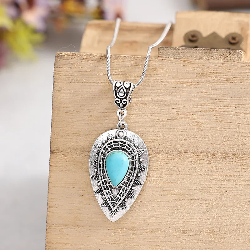 Colar Boho com Pingente Gota D'água Esculpida Vintage Acessórios de Roupas. Adicione um toque boêmio ao seu visual. — foto 3