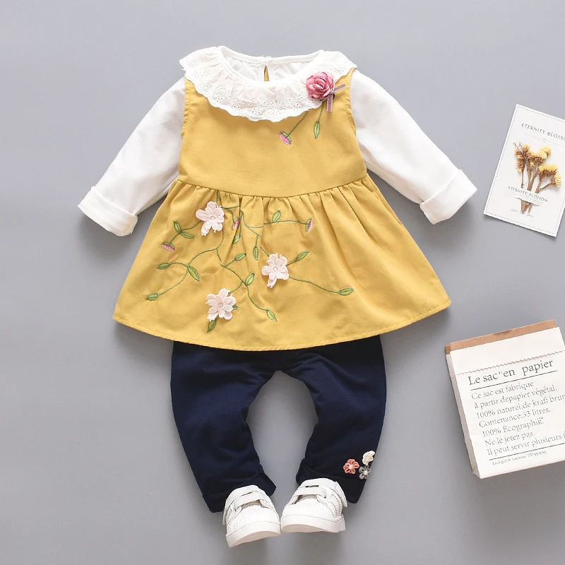 Conjunto infantil de duas peças com capuz de urso em veludo dourado. Conforto e fofura para as crianças. Ideal para aquecer e deixar seu filho charmoso. — foto 7