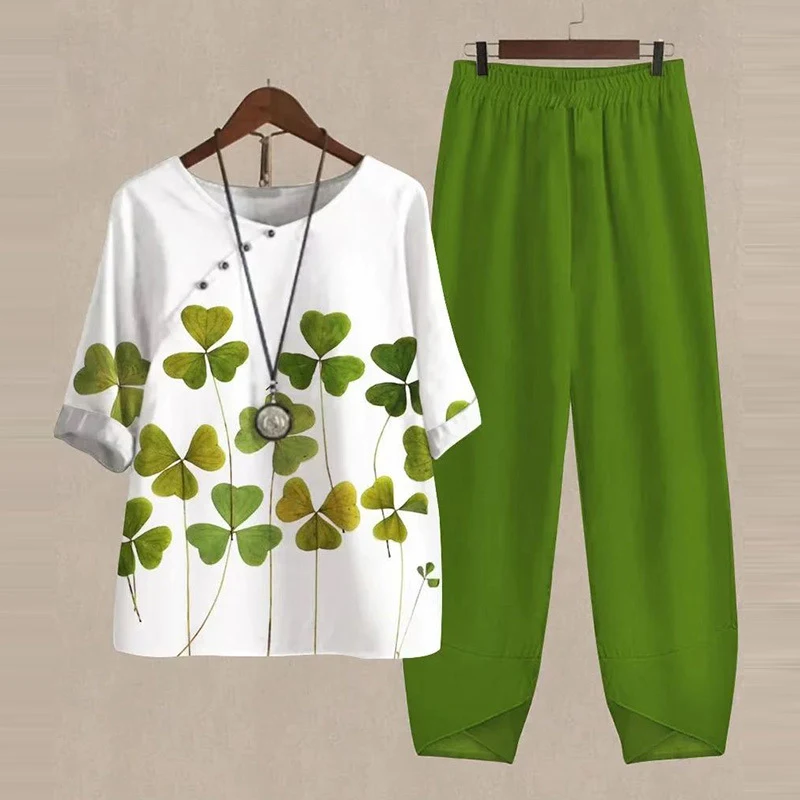 Conjunto de duas peças feminino com top e calças estampadas, ideal para um visual moderno e confortável, perfeito para diversas ocasiões. — foto 3