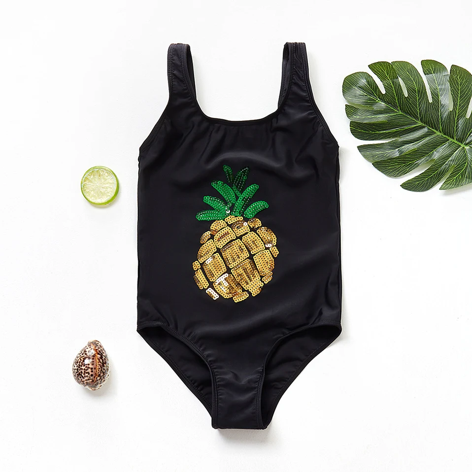 Maiô de uma peça com paetês deslocados para meninas fashion. Brilhe na praia ou piscina com este elegante traje de banho deslumbrante. — foto 6
