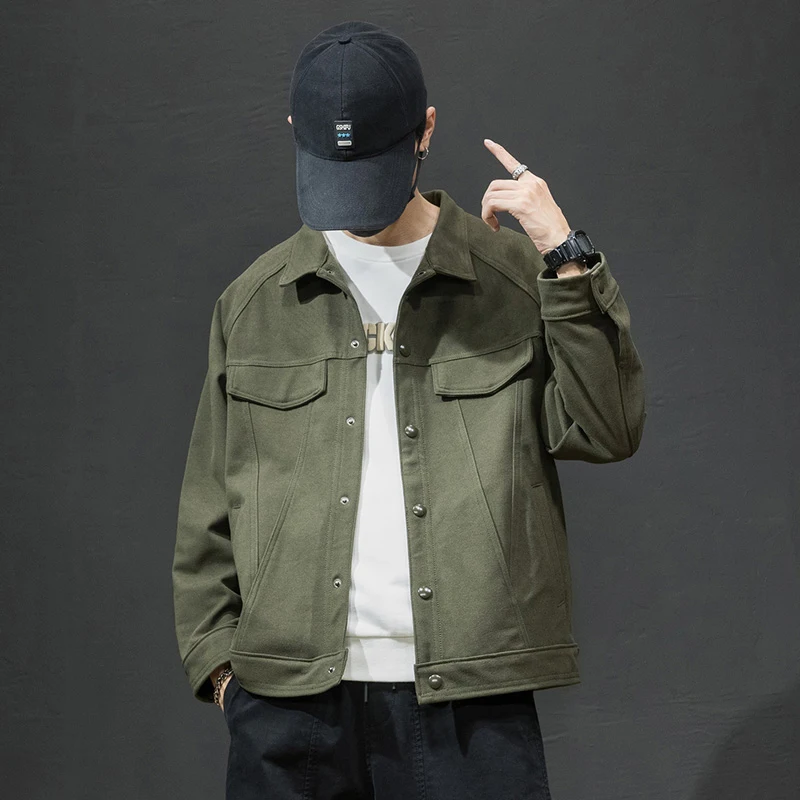 Top de moda curto, solto e versátil. Camiseta fashion simples, ideal para looks descontraídos e elegantes, perfeita para o dia a dia com conforto. — foto 4