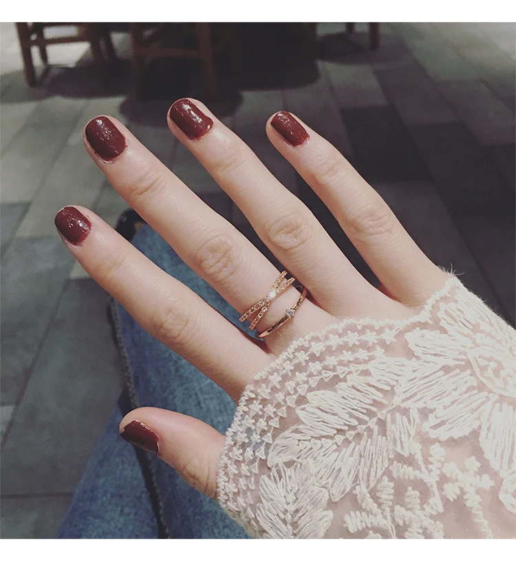 Anel de moda feminino, um acessório estiloso para realçar seu visual em qualquer ocasião. Design moderno e elegante, perfeito para você. — foto 9