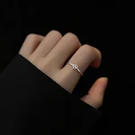 Anel feminino vazado em forma de coração, um acessório charmoso e elegante para realçar seu estilo. Perfeito para presentear ou usar. — foto 8