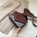 Bolsa pequena Broadband para uso diário. Leve seus dispositivos e acessórios com segurança e conforto. Perfeita para quem precisa estar sempre conectado. — foto 2