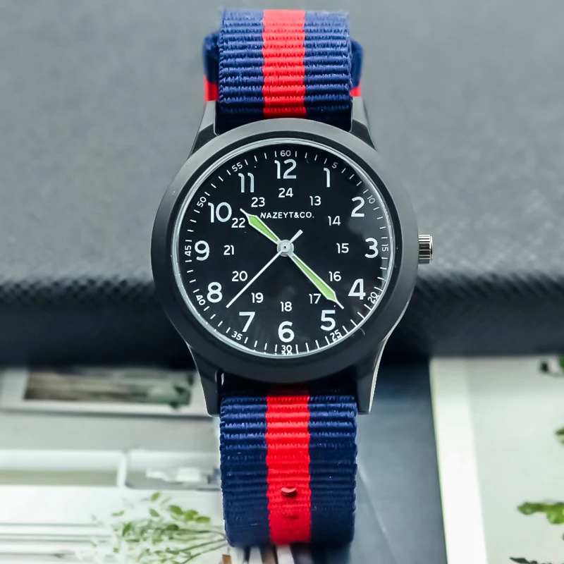 Reloj luminoso al aire libre de moda masculina — foto 17