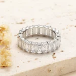 Anel de cristal colorido com diamantes, joia de luxo leve e fashion, design exclusivo para mulheres, anéis estilosos e modernos, presente ideal. — foto 9
