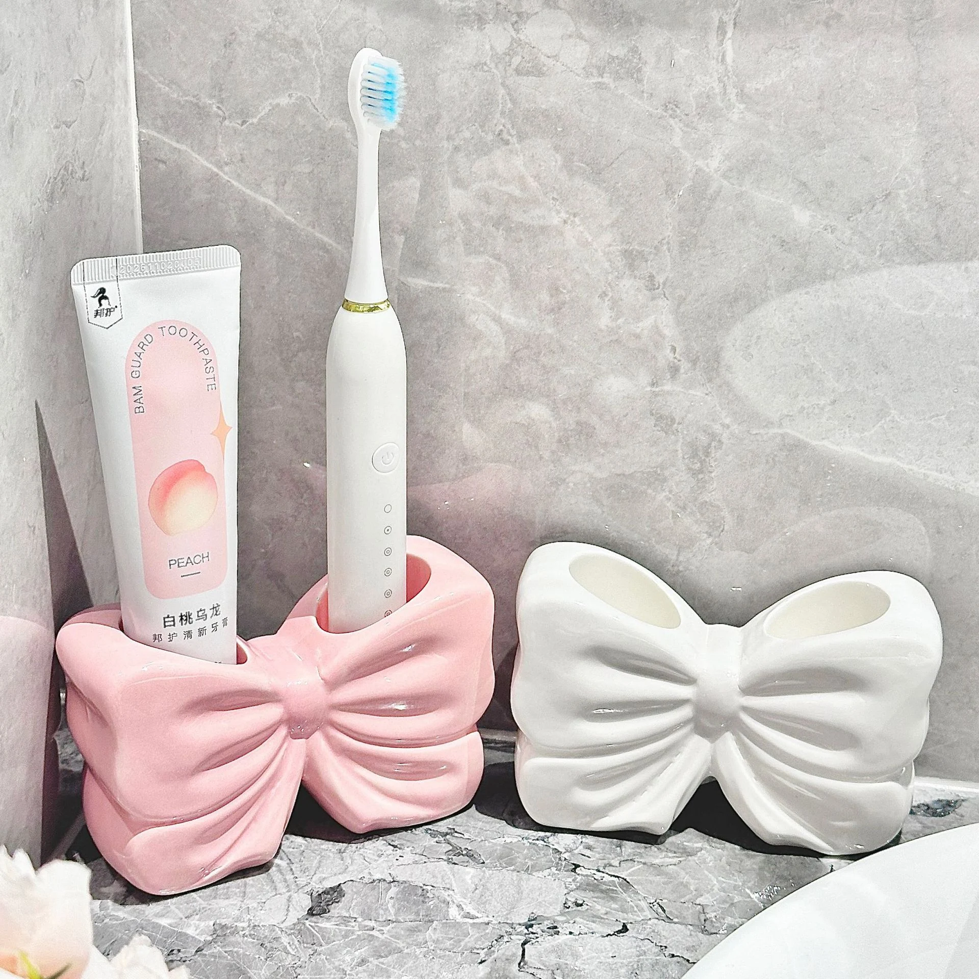 Household Fashion Personalized Bow Toothbrush Rack, a stylish and organized bathroom accessory, adding a touch of charm — photo 1