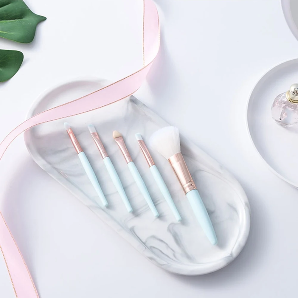 Title 5, Beginner makeup brush set perfect for easy appl...