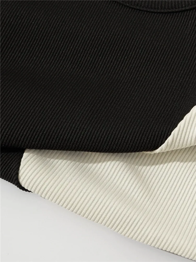 Title 2, Slim fit sleeveless vest with color contrast pa...