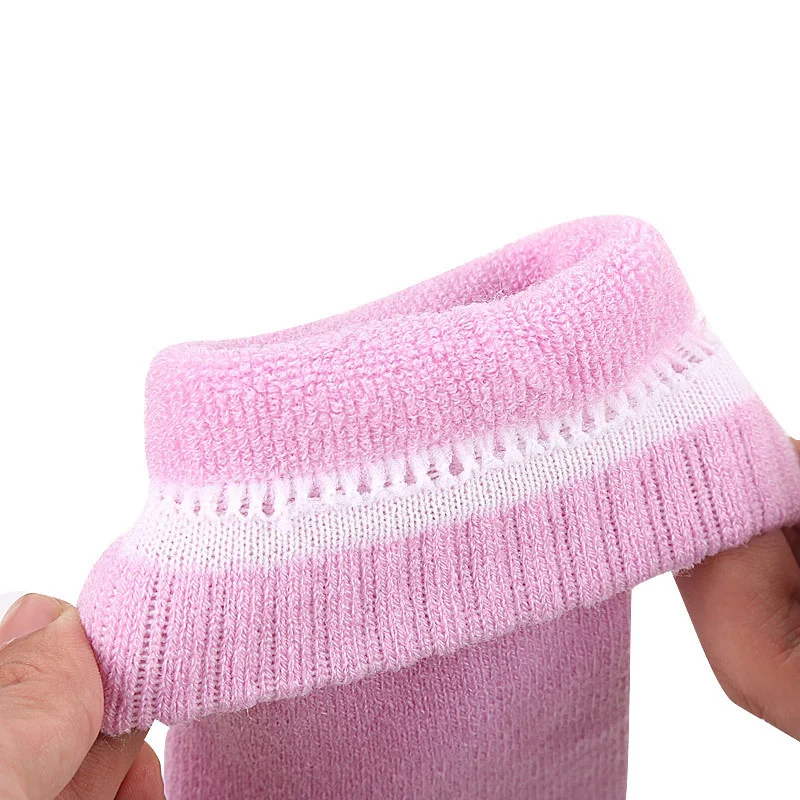 Title 2, Comfortable Walking Yoga Socks With Split Toes