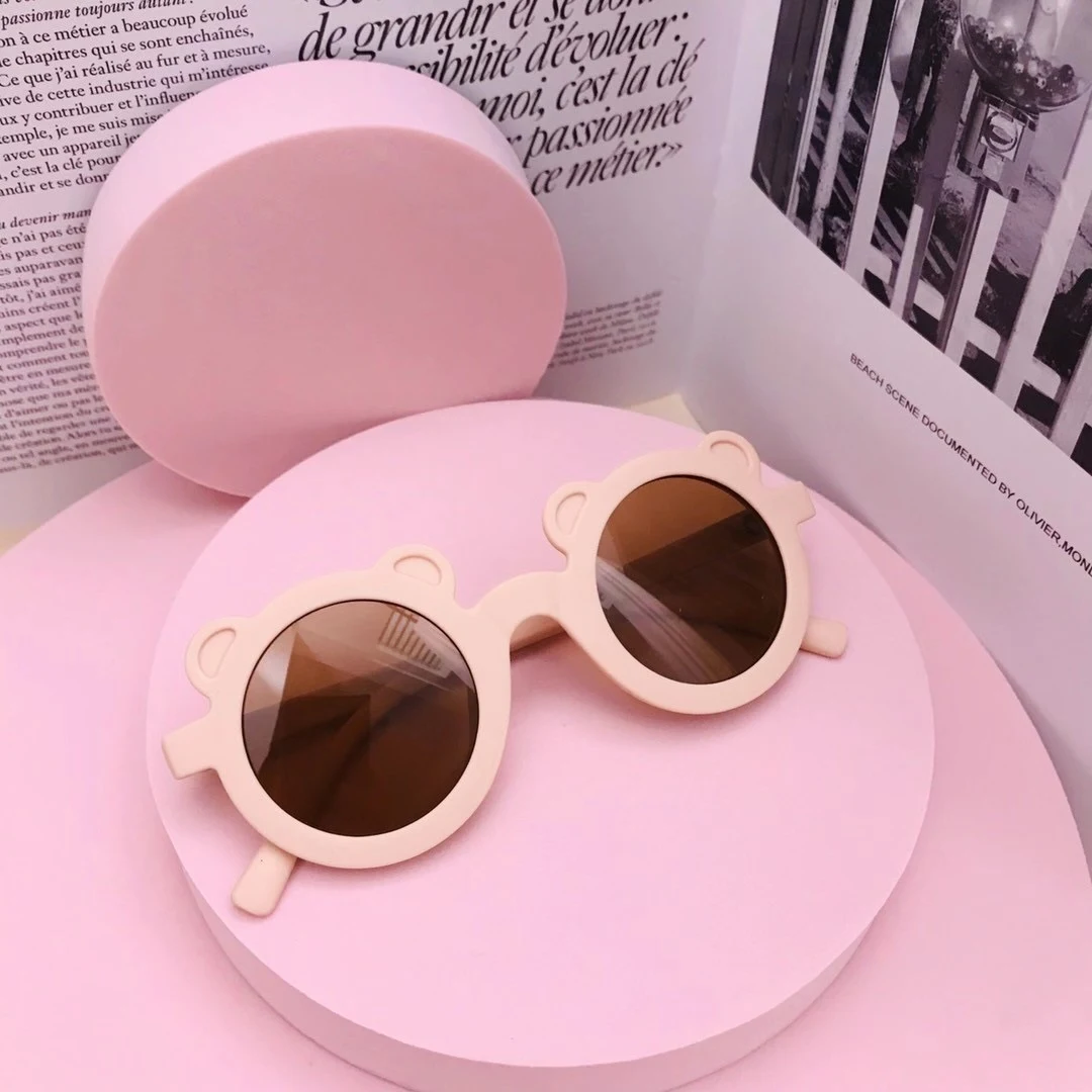 Óculos de sol Bear com armação e proteção UV. Conforto e estilo garantidos para seus olhos, perfeitos para atividades ao ar livre. — foto 5