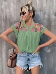 Camisa com mangas morcego e bordados com franjas, estilo europeu e americano. Conforto e elegância para um visual moderno e charmoso. — foto 10