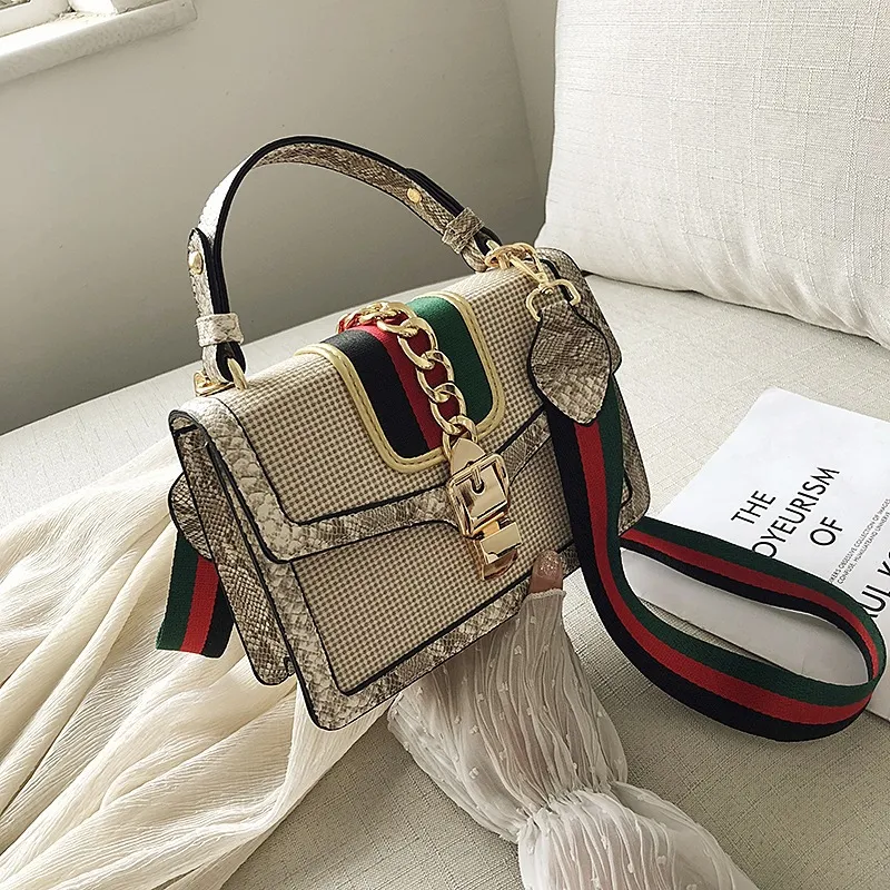 Fashion plaid shoulder bag for women, stylish and practical. Perfect for everyday use, offering ample space and a modern — photo 4