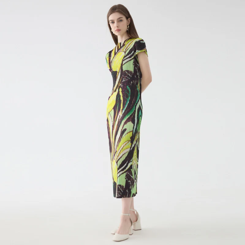 Plissiertes Kleid mit Volantärmeln und Print Stilvolles Design für Damen Angenehmer Tragekomfort und femininer Look Ideal für besondere Anlässe — foto 1