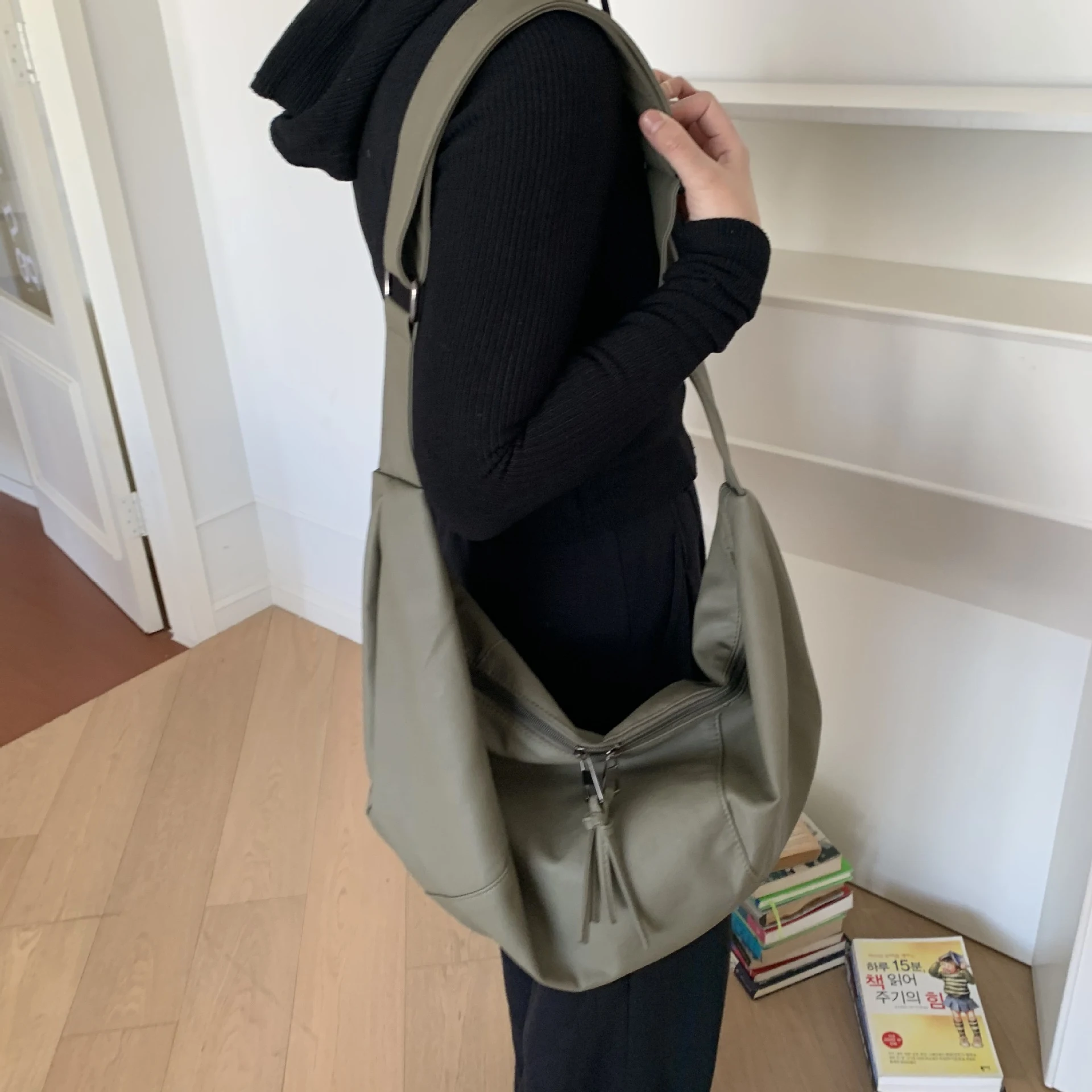 Title 20, Versatile Casual Large Capacity Solid Color Wom...