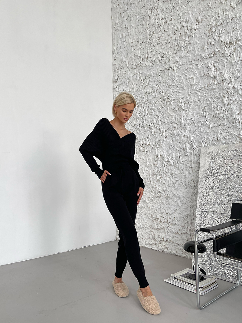 Title 23, Leaky Shoulder Bat Sleeve V-neck Foreign Style ...