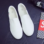 Scarpe bianche da uomo in tela, versatili. Perfette per ogni occasione, facili da abbinare. Comode e stilose, un must-have per il tuo guardaroba. — foto 3
