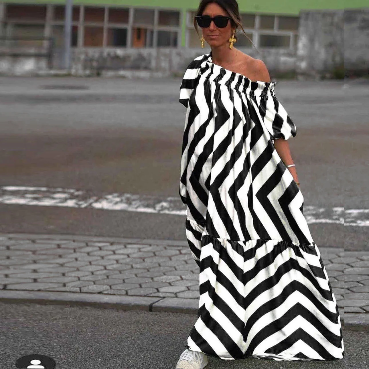 Vestido de manga abullonada para mujer, elegante y cómodo. Perfecto para lucir un look moderno y femenino en cualquier ocasión. — foto 1
