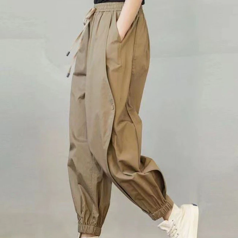 Pantalon femme ample en coton fin pour le printemps et l'été, décontracté et confortable. Idéal pour une tenue légère et aérée pendant la saison. — photo 5