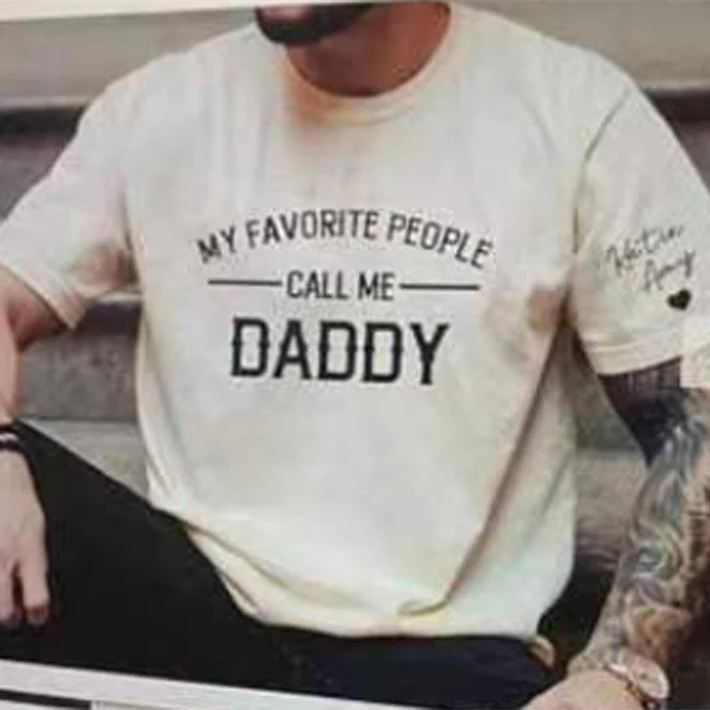 Title 2, Camiseta masculina de manga curta com estampa e...