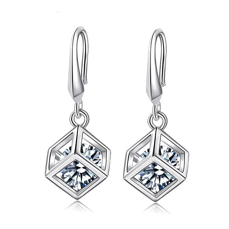 Elegantes Ohrringe und Halsketten-Set für Damen. Schmuck-Set für jeden Anlass. Stilvolles Design, hochwertiges Material. Perfekt für Frauen. — foto 4
