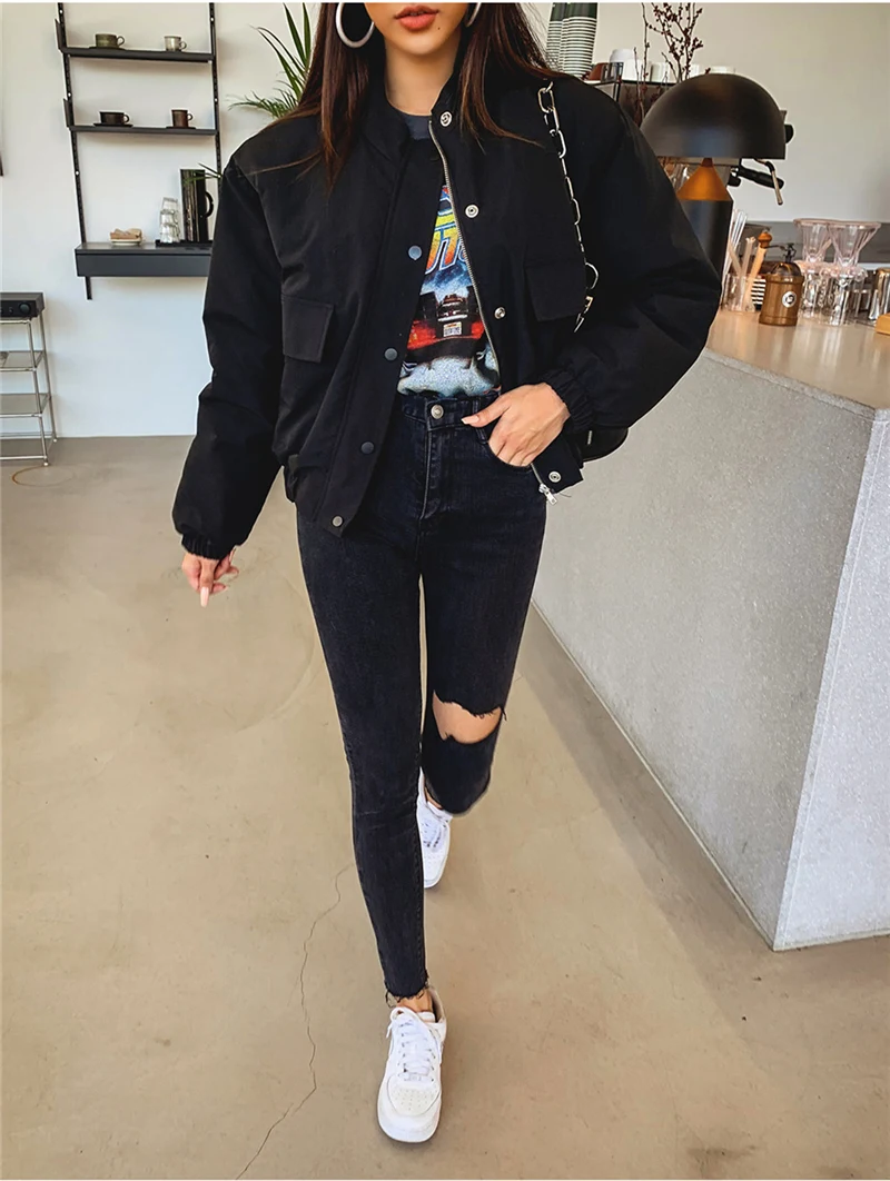 Title 4, High-Waist Jeans mit rohem Saum und Rissen – ei...