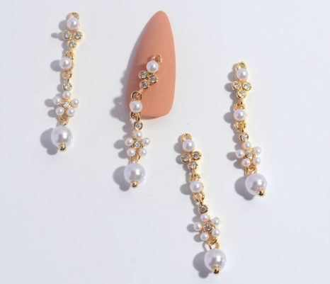 Title 19, Nagelornament Zircon Flower Tassel Chain, verfr...