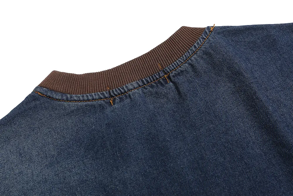 Vintage top z haftowanymi literami i dopasowanymi kolorami. Idealny dla osób ceniących styl retro i unikalny wygląd. Sprawdź teraz! — zdjęcie 13