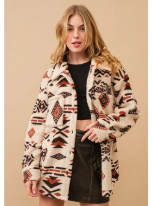 Jaqueta feminina retrô de pelúcia com lapela e mangas compridas, ideal para aquecer com estilo. Conforto e elegância para o inverno. — foto 3