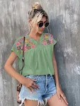 Camisa com mangas morcego e bordados com franjas, estilo europeu e americano. Conforto e elegância para um visual moderno e charmoso. — foto 3