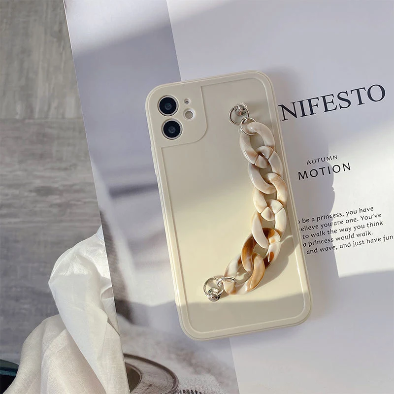 Title 5, Capa para iPhone 12 Pro Max com corrente e márm...