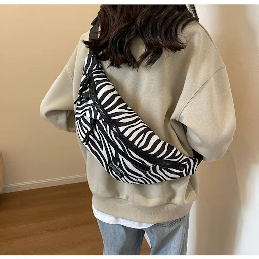 Title 18, Bolsa Mensageiro Casual Simples com Cores Contr...