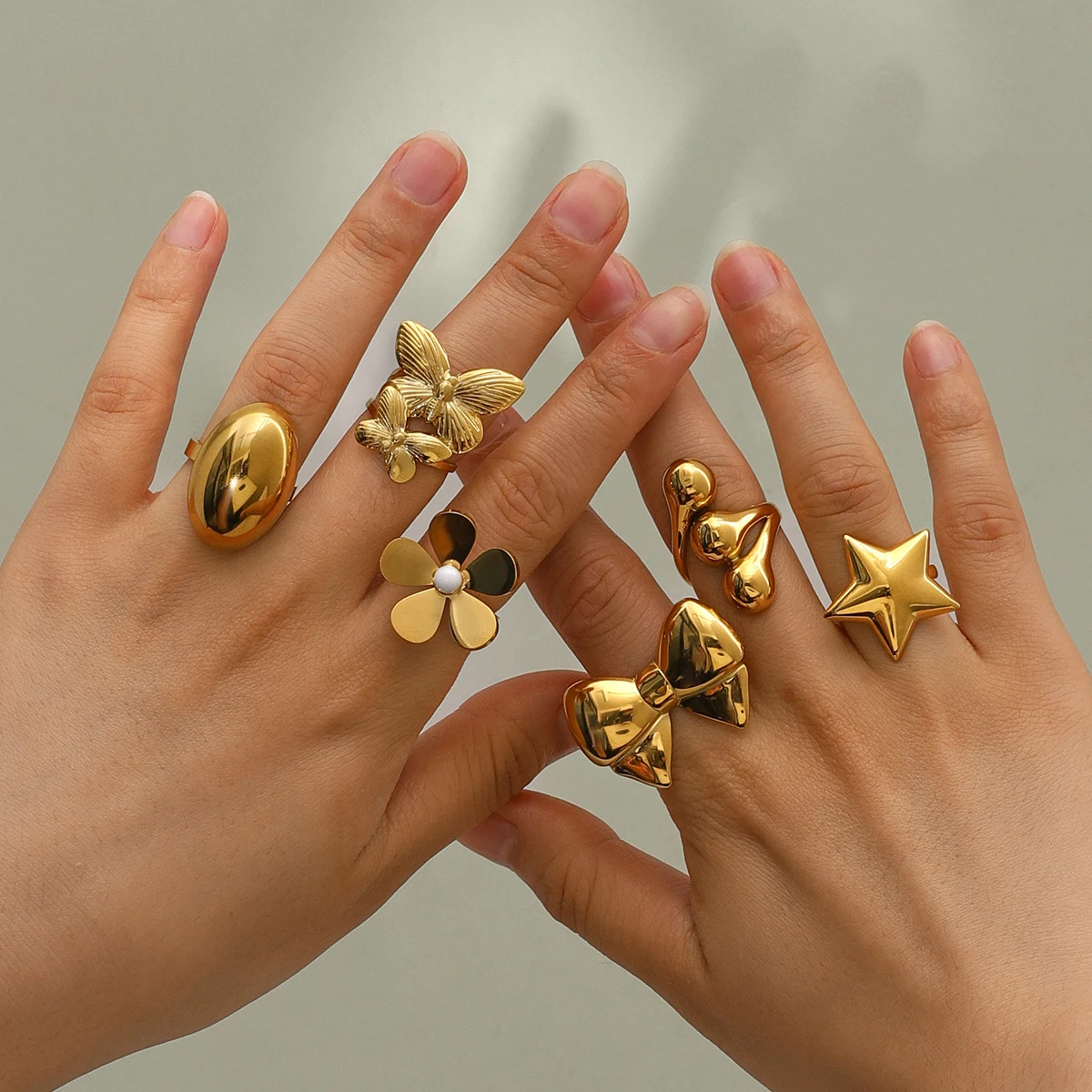 Anel de laço de flor de cinco pétalas em aço inoxidável banhado a ouro 18K, um toque delicado e elegante para seu visual. — foto 11