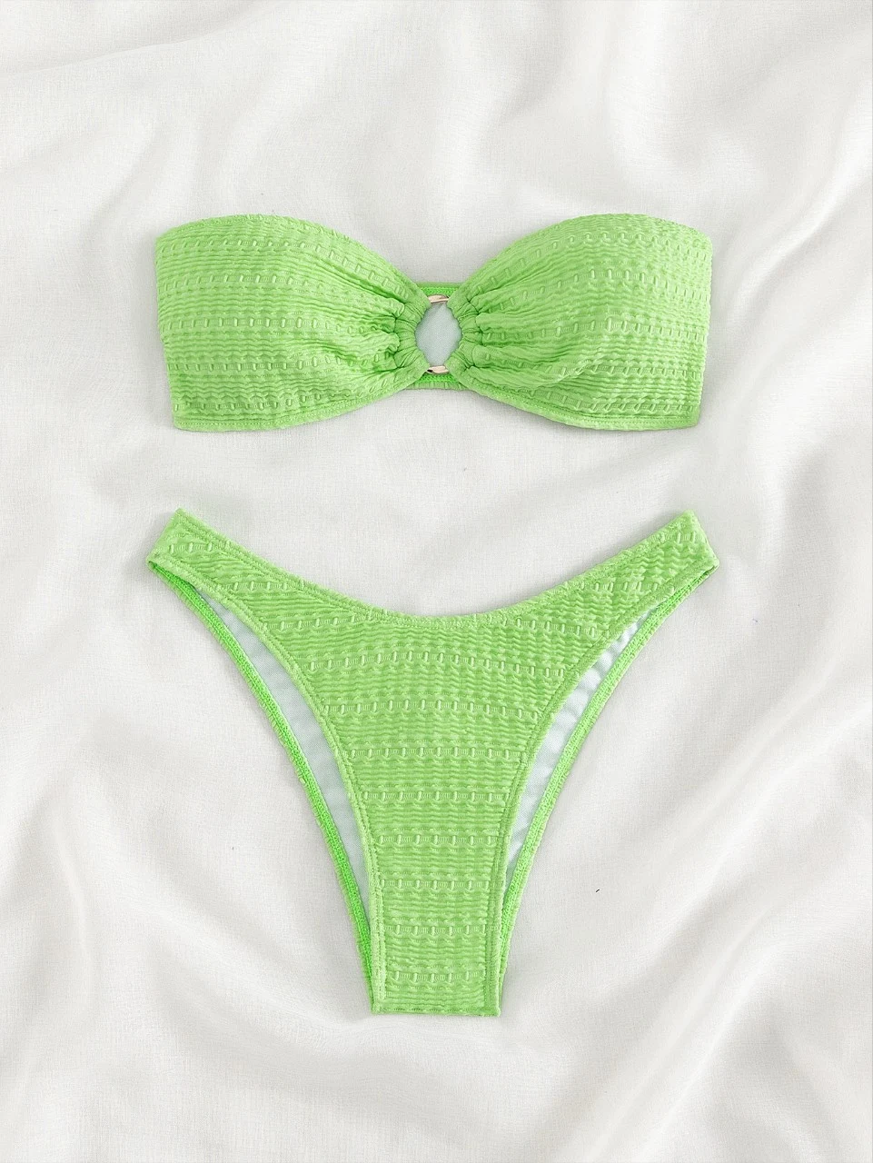 Biquíni feminino casual cor sólida com fenda. Conforto e estilo para seus dias de sol na praia ou piscina, perfeito para um visual moderno. — foto 2