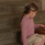 Maglia a maniche lunghe con collo alto per bambina. Strato base morbido e versatile, perfetto per calore e comfort in ogni occasione. — foto 7
