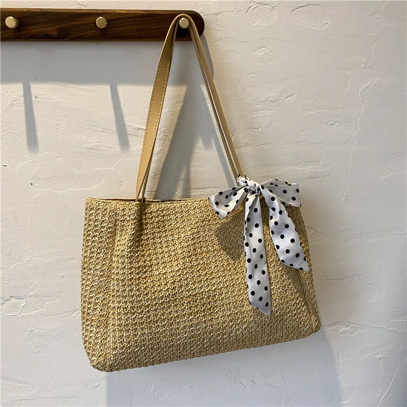 Bolsa Tote Feminina Tecida com Corrente e Lenço, Transversal e Elegante para Uso Diário. Perfeita para um Look Sofisticado e Funcional em Todas as Ocasiões — foto 8